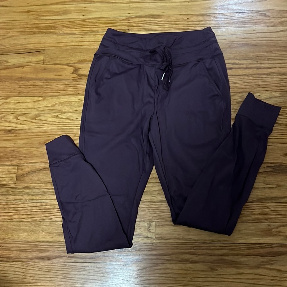 Halara Cloudful Air Pocket Joggers in marroon and size M